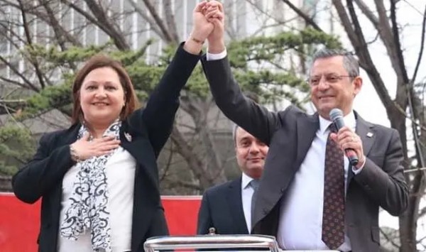 Özgür Özel'in Skandal Açıklamaları Fitili Ateşledi! SDG/YPG Sevdası CHP'de İsyan Çıkardı